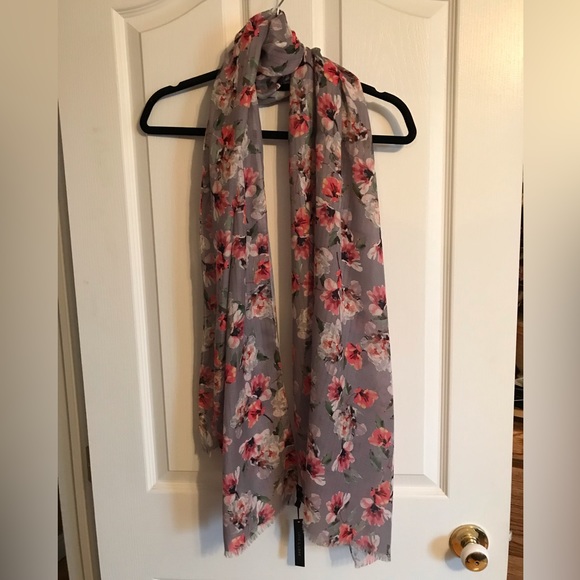 NWT LOVE & LORE Floral Scarf - Picture 2 of 8